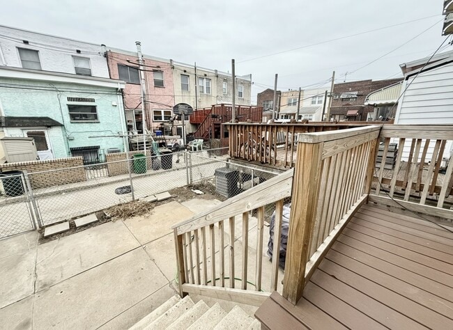 Building Photo - 722 Mollbore Terrace