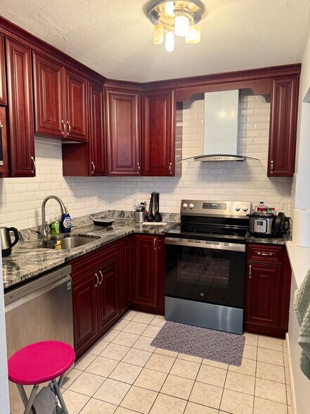 Building Photo - 166 Quincy Shore Dr