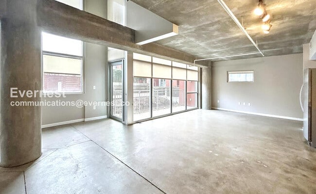 Building Photo - 2115 Yeaman Pl