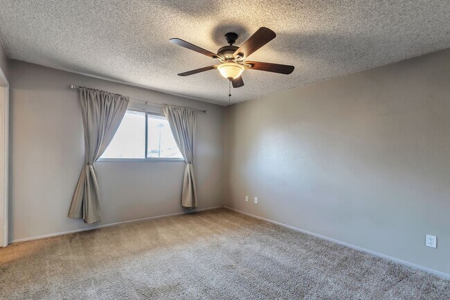Building Photo - 3511 S Alder Dr