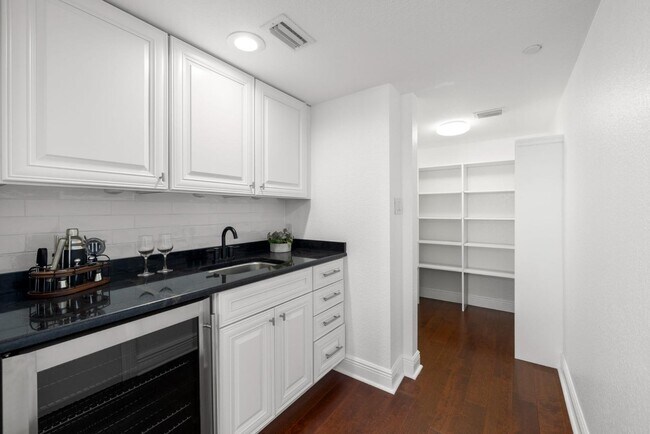 Building Photo - 3301 Bayshore Blvd