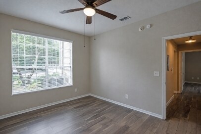 Building Photo - 13700 Richmond Park Dr N