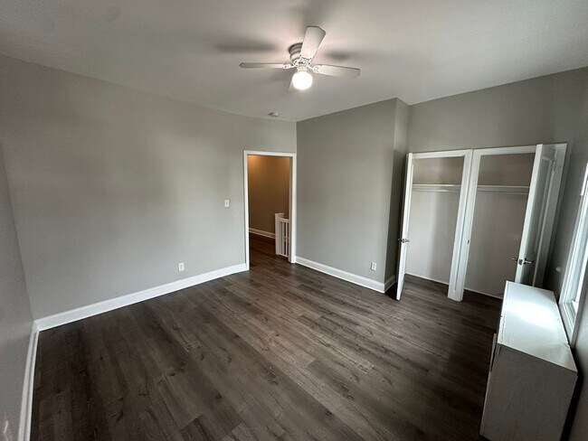 Building Photo - 725 S 56th St