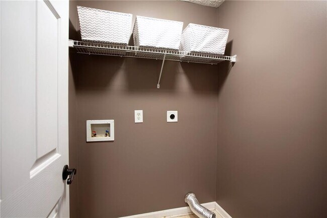 Building Photo - 312 Pieris Dr