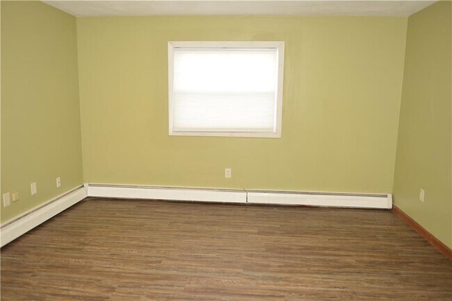 Building Photo - 85 Richard St