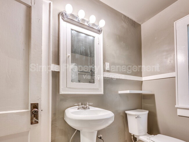 Building Photo - 1817 W Park Pl