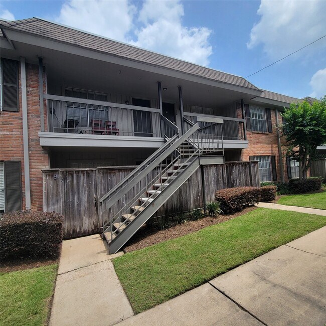 Building Photo - 1223 Augusta Dr