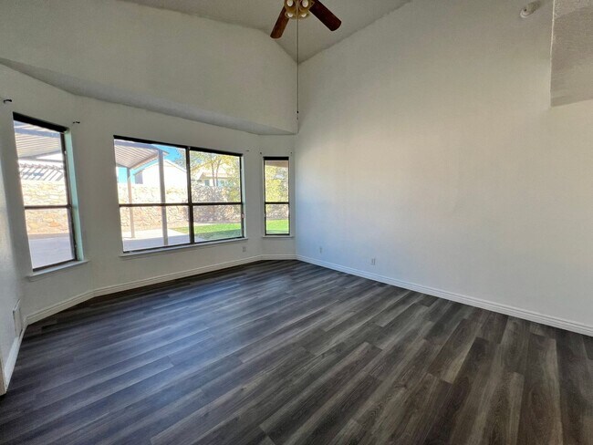 Building Photo - Perfect Cul-De-Sac Home just for you!