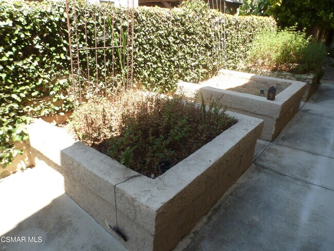 Building Photo - 48 Golden Glen Dr