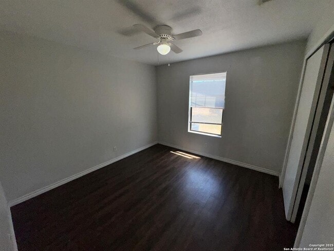 Building Photo - 830 W Hutchins Pl