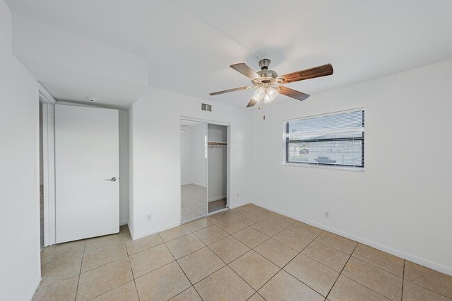 Building Photo - 8507 Sunset Dr