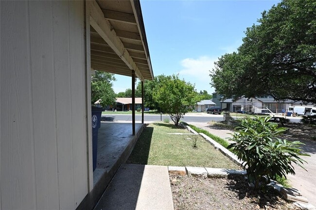 Building Photo - 1503 Valleyridge Dr