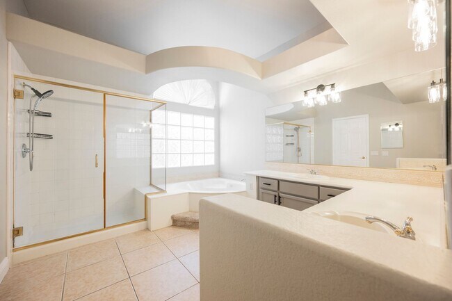 Building Photo - Gorgeous 1 Story Home in Gated Community