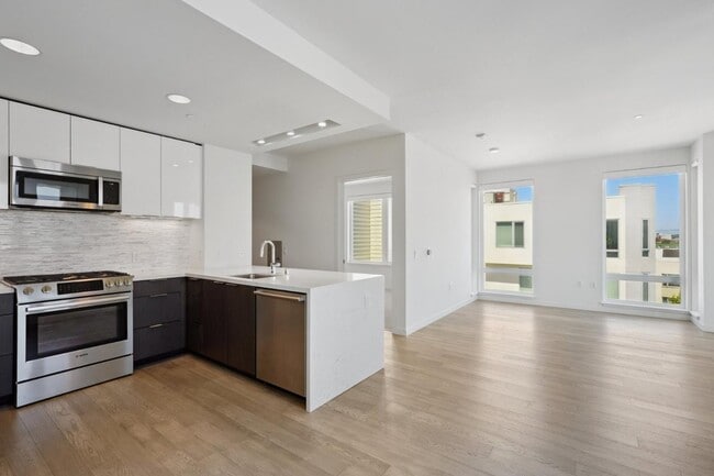 Building Photo - 10 Innes Ct