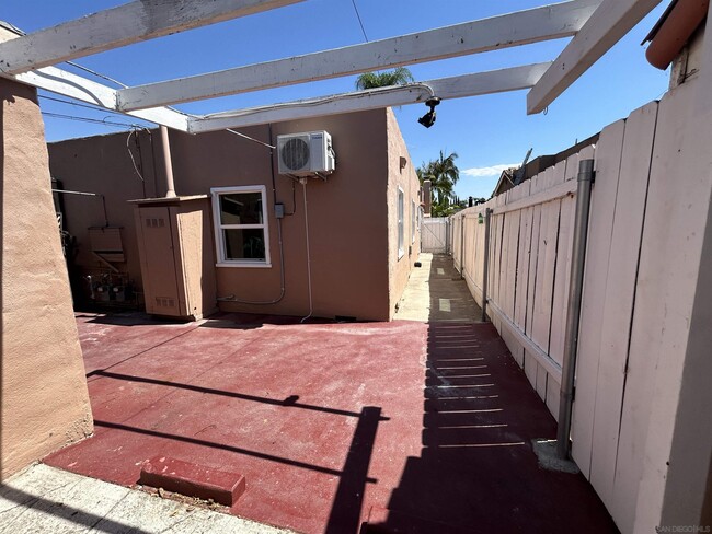 Building Photo - 4734 Biona Dr