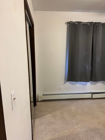 Small bedroom - 808 6th Ave