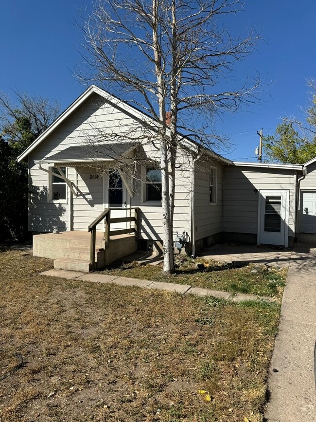 Building Photo - 2114 E 11th St