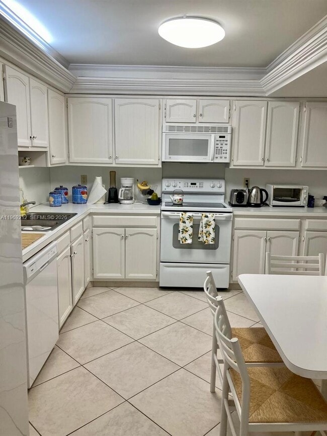 Building Photo - 5100 N Ocean Blvd