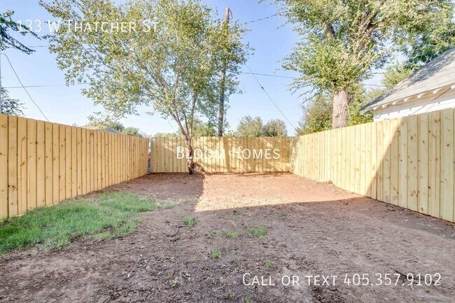 Building Photo - 133 W Thatcher St