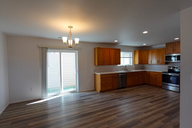 Building Photo - 2821 W Marina Dr
