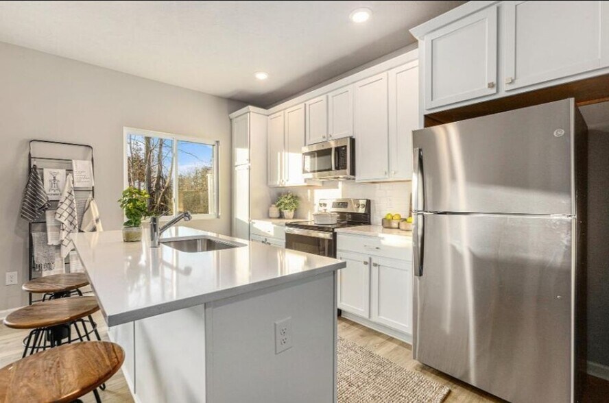 Building Photo - 4633 Glen Haven Dr