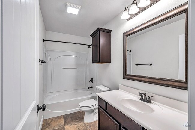 Building Photo - 410 E 97th St