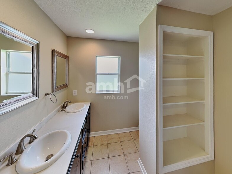 Building Photo - 1869 Americus Minor Dr