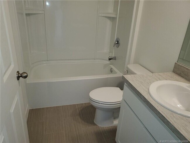 Building Photo - 611 SW McComb Ave