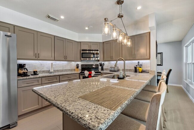 Building Photo - 7725 Indian Ridge Trail N