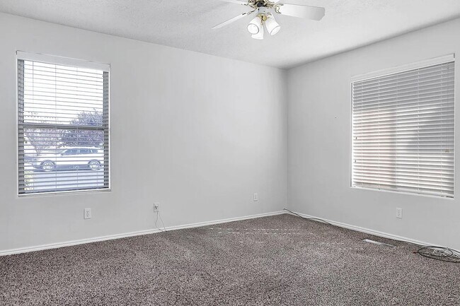 Building Photo - Spacious 3-Bedroom Home with Incredible Garage & Prime Location!