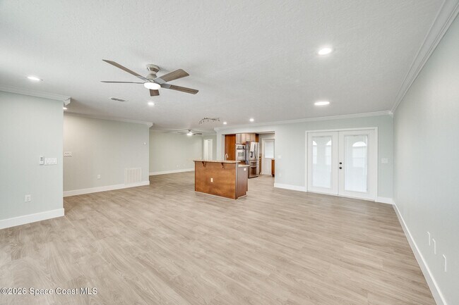 Building Photo - 645 Caiman St