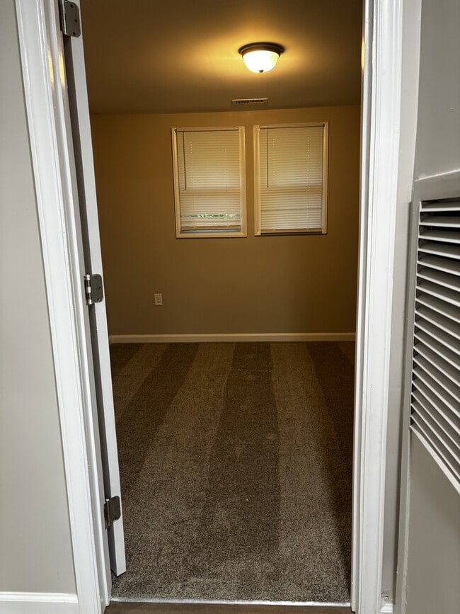 Building Photo - 1127 Olivia Ln