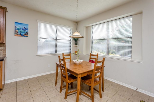 Building Photo - 6706 Ashworth Dr