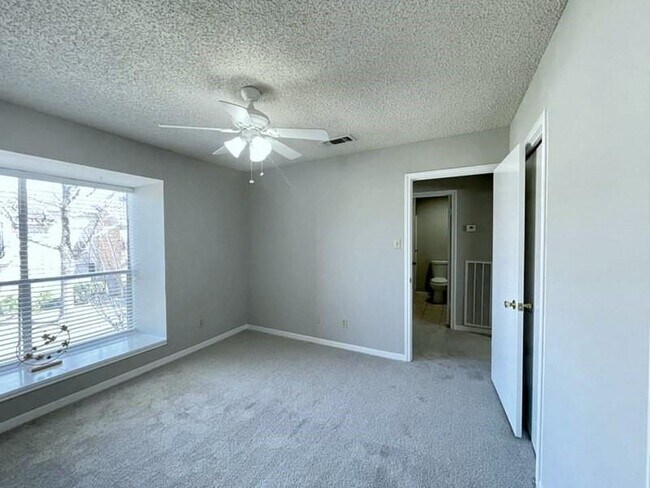 Building Photo - 9242 Westwood Village Dr