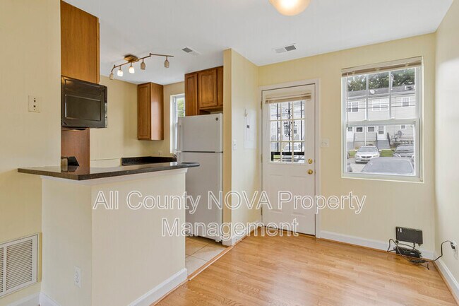Building Photo - 2511 Kent Town Pl