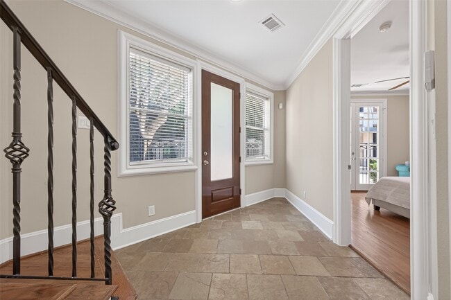 Building Photo - 105 Detering St