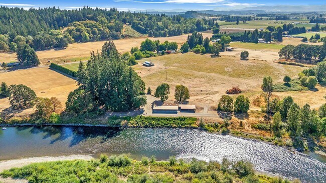 Building Photo - 39601 Santiam Bluffs Rd NE