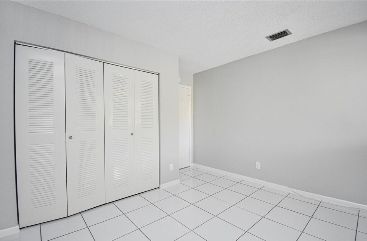 Building Photo - 3100 NW 46th St