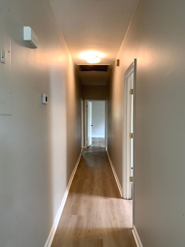 Building Photo - 3bed/1bath house