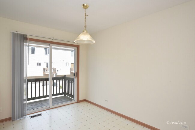 Building Photo - 923 Emerald Dr