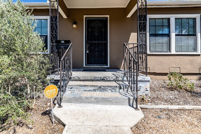 Building Photo - 2423 W Huisache Ave
