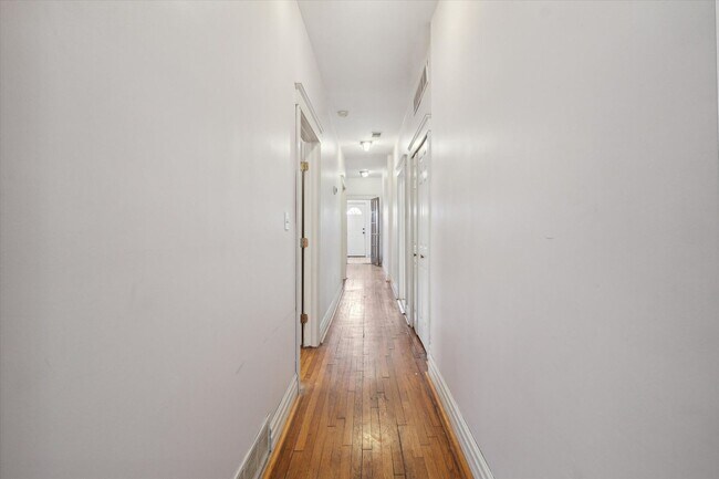 Interior Photo - 626 E. Ferry - FDR