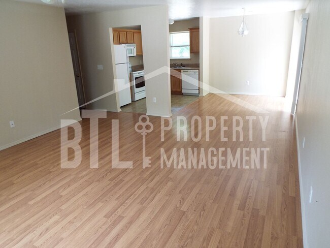 Building Photo - Perfect 3 Bedroom Home
