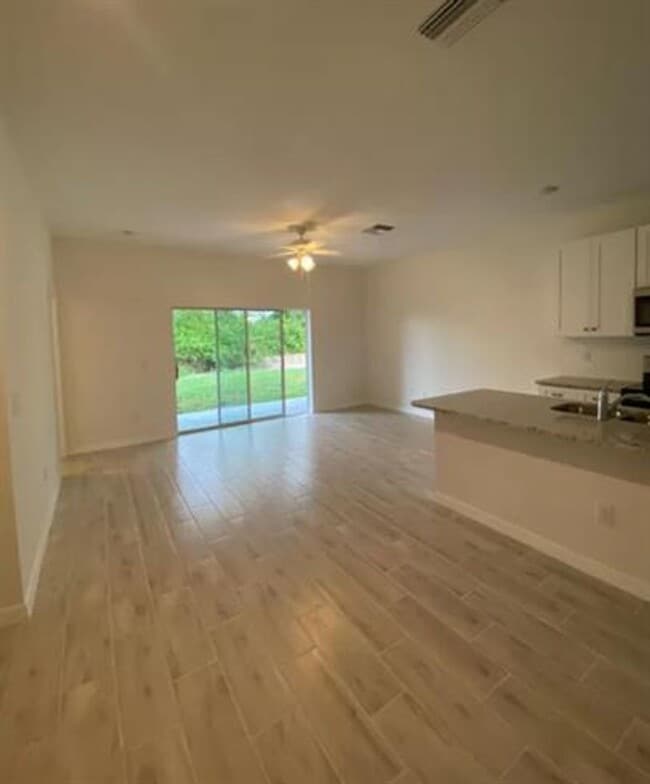 Building Photo - 3503 SW 8th Pl