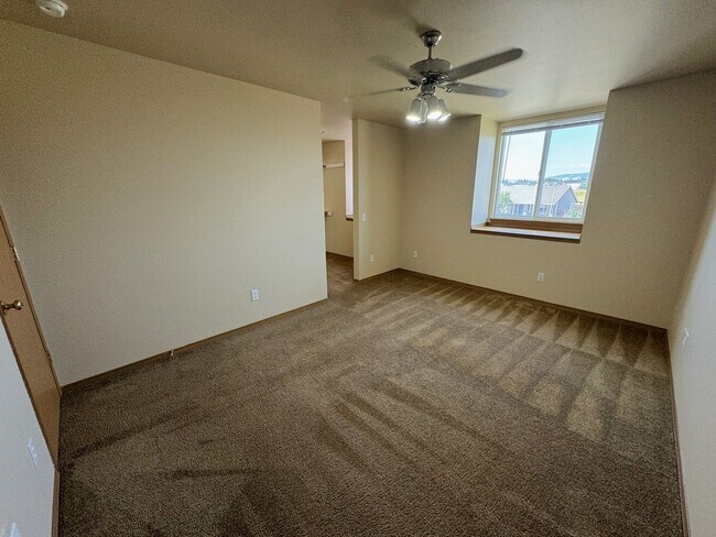 Building Photo - BONUS RENT SPECIAL! Backyard Oasis: 3 Bedroom 2 Bath House Available!