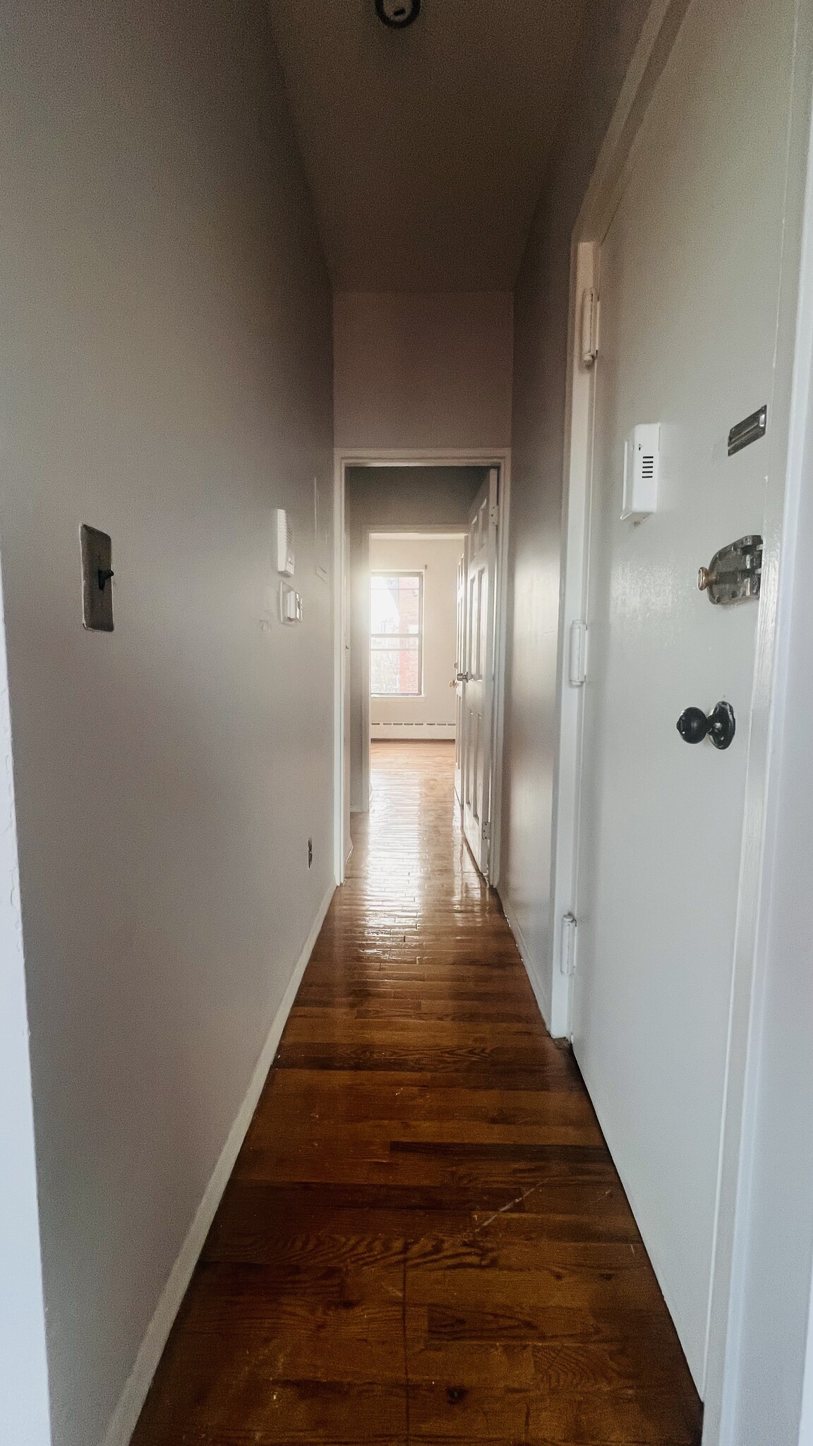 MAIN HALLWAY - 548 Bramhall Ave