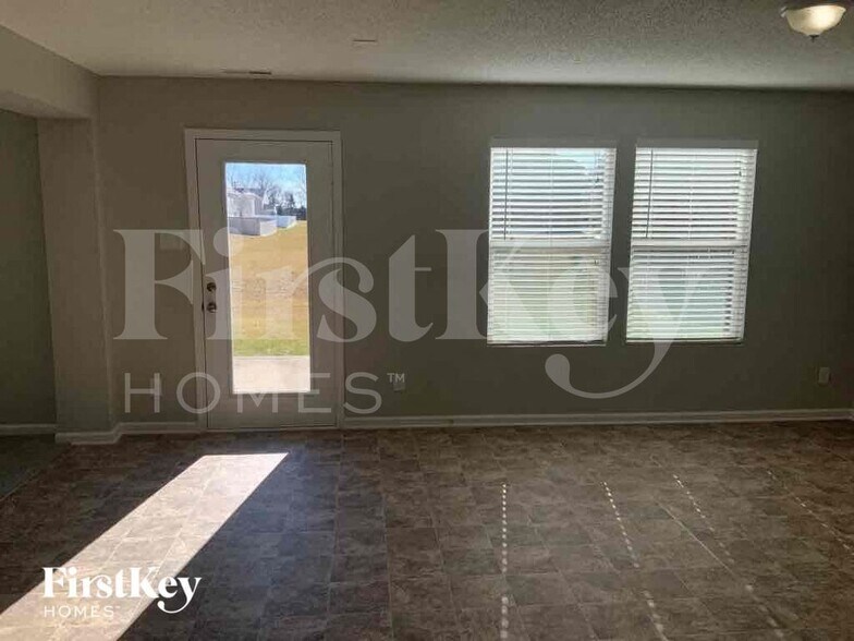 Building Photo - 12515 Teacup Way