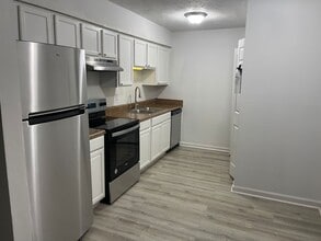 Building Photo - Modern 2-Bed, 1-Bath Oasis with Central Air and Gourmet Kitchen