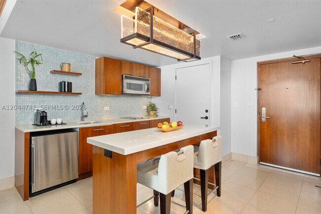 Building Photo - 6801 Collins Ave