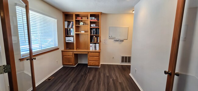 Building Photo - Spacious & Modern 5-Bedroom Retreat in Teh...